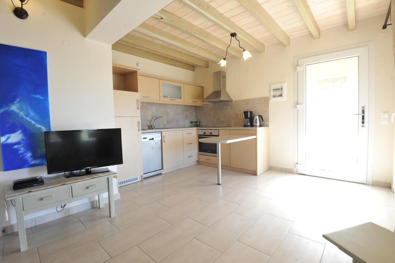 Villa Theodora View Apartments Zeys Агиос-Георгиос-Пагон Экстерьер фото
